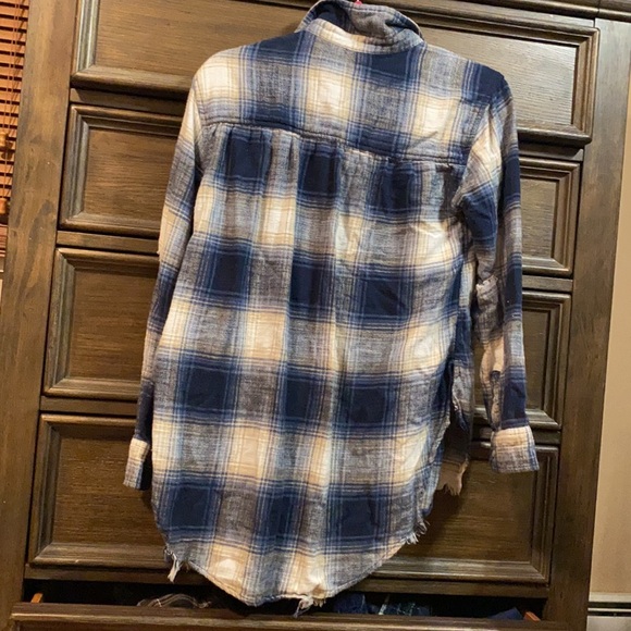 American Eagle “over sized fit” flannel - Picture 2 of 3